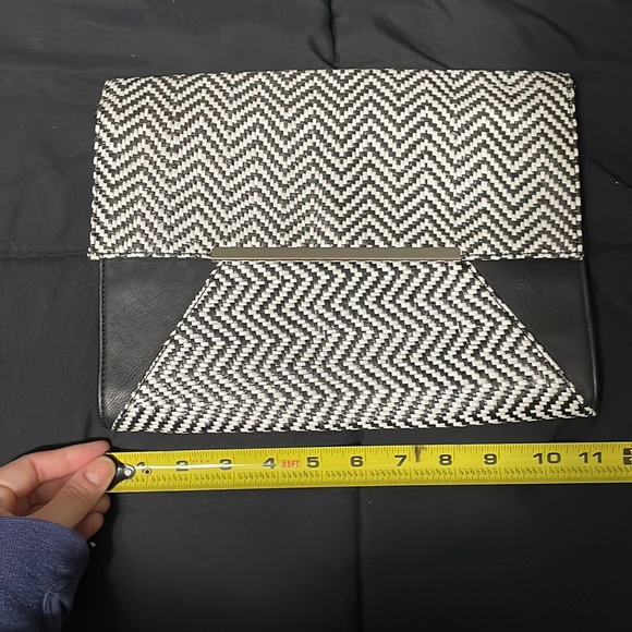 Black and White Express Clutch, Great Condition and Super Cute! - Picture 1 of 4